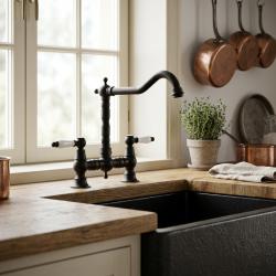 Aquanello Heritage Manor Klassieke Keuken Nostalgische Brug Keukenkraan Zwart met Witte Hendel BL-0010-HM